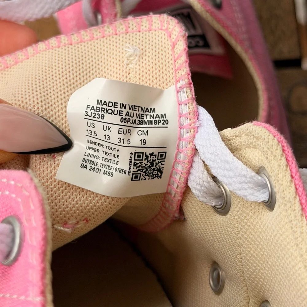 Kids Girls Pink low top Converse Shoes 13.5